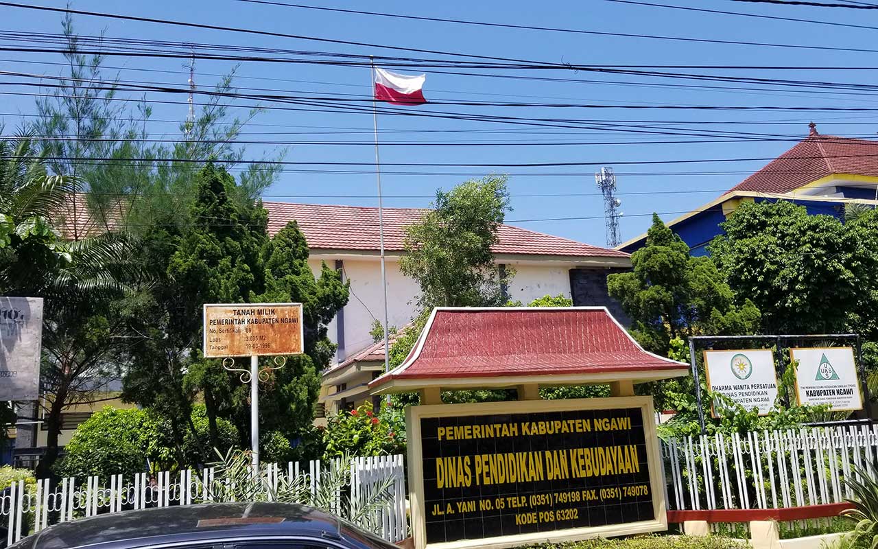 Viralnya Bendera Terbalik di Kantor Dinas Pendidikan dan Kebudayaan Ngawi, Sekdin: Kelalaian Petugas
