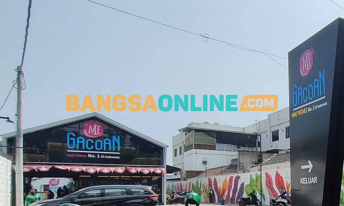 Mie Gacoan di Jalan PK Bangsa, Kota Kediri, yang dilarang beroperasi sebelum melengkapi persyaratan perizinan yang ditentukan. Foto: MUJI HARJITA/ BANGSAONLINE