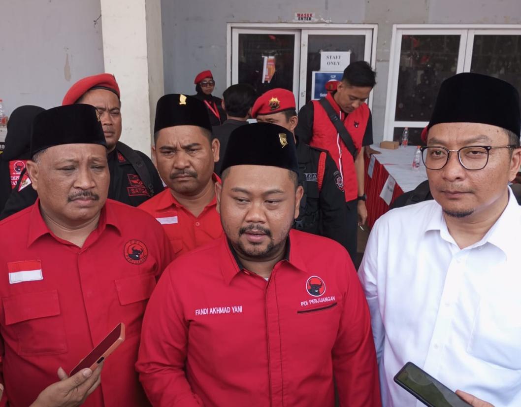 Fandi Akhmad Yani (dua dari kanan) saat memberikan keterangan pers. foto: ist.