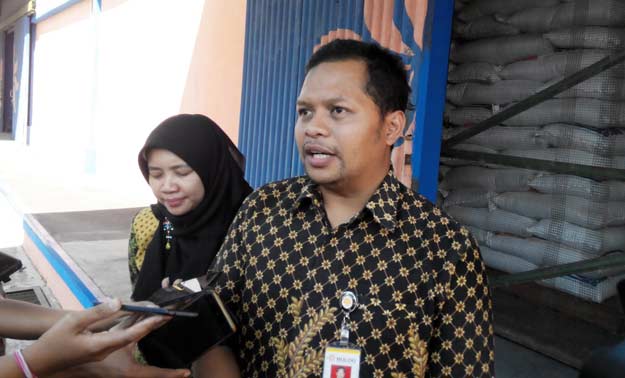 Kabulog Subdivre Surabaya Selatan Nurman Susilo dan Wakabulog. foto: yudi eko purnomo/ BANGSAONLINE