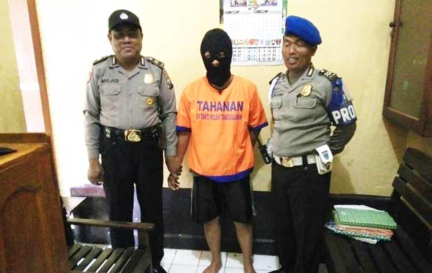 Tersangka yang tega menggadaikan motor teman karena terlilit utang.