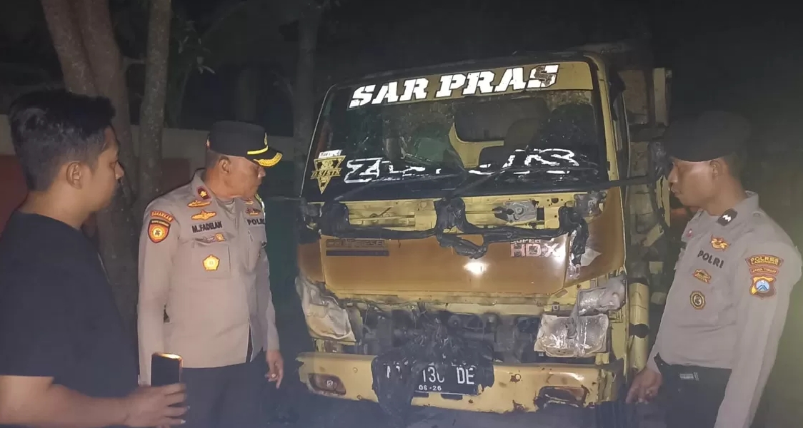 Salah satu truk PT Ababil Sriwidjaja yang turut menjadi korban keganasan api