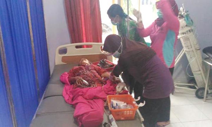 Korban Sumintuk dalam perawatan petugas medis RSUD dr Subandi Jember.