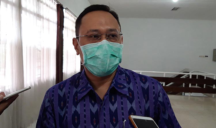 Juru Bicara Gugus Tugas Percepatan Penanganan Covid-19 Kota Kediri, dr. Fauzan Adima M.Kes., usai mengikuti RDP di Kantor DPRD Kota Kediri. (foto: MUJI/ BANGSAONLINE)