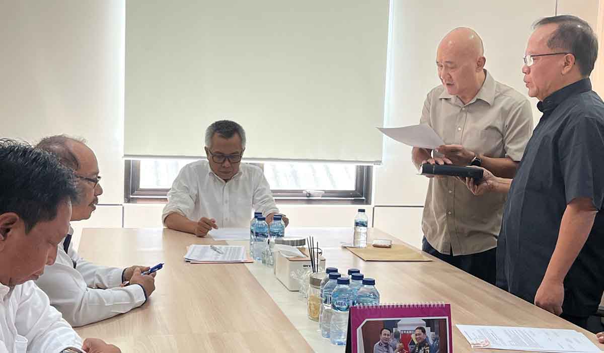 Kantah Kabupaten Pasuruan saat melaksanakan pengambilan sumpah sertifikat pengganti karena hilang.