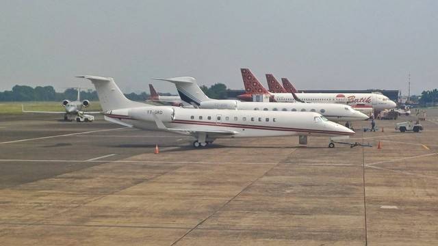 Pesawat asing yang berdomilisi di Bandara Halim Perdanakusuma. Foto: alivinlie21/twitter