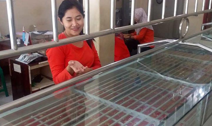 Satu toko emas di Pacitan. foto: halopacitan.
