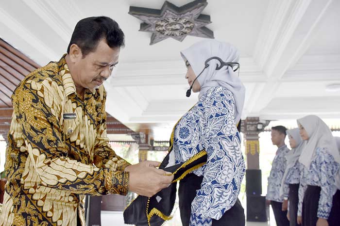 Wakil Bupati Mojokerto Pungkasiadi saat mengukuhkan Forum Anak Majapahit (FAM) Periode 2019-2021.
