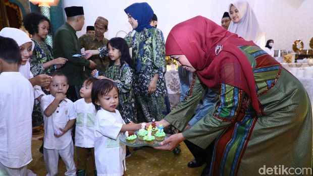 Hari Keluarga Internasional, Khofifah Kutip Al-Quran dan Mahatma Gandhi: Al Ummu Madrasatul Ula