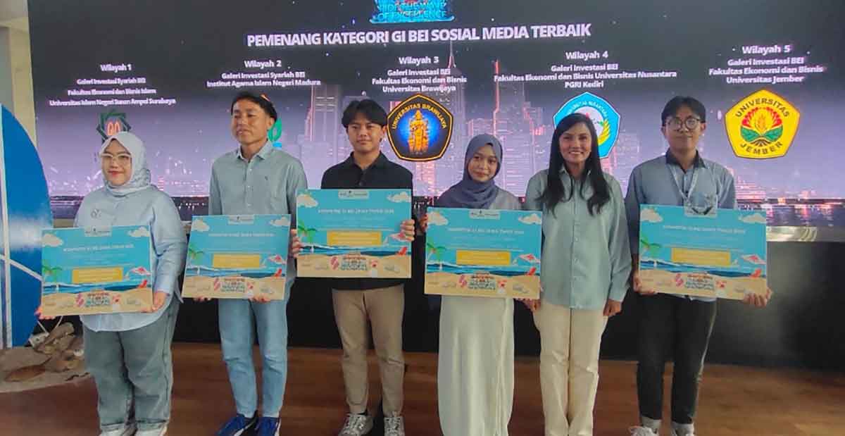 Para juara dengan penghargaan yang diterima dari BEI Wilayah IV. Foto: Ist