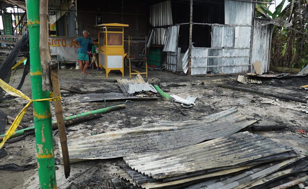 Kondisi warung soto pascakebakaran.