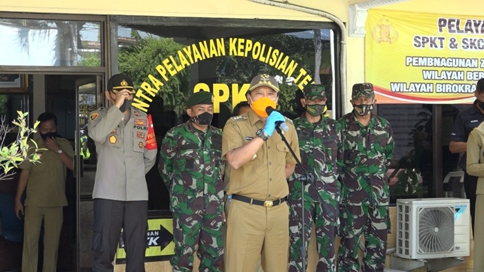 Gus Irsyad saat jumpa pers di Polsek Gempol.