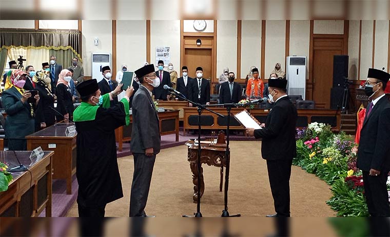 Atek Dilantik Jadi Anggota DPRD Gresik