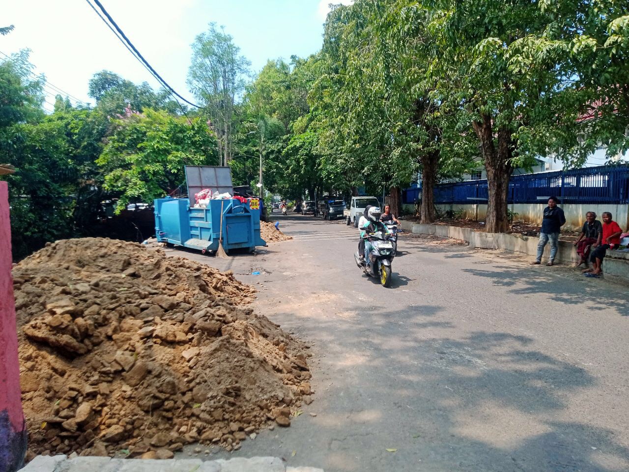 Lokasi TPS Kaliwaron yang sangat dekat dengan gedung SMKN 5
