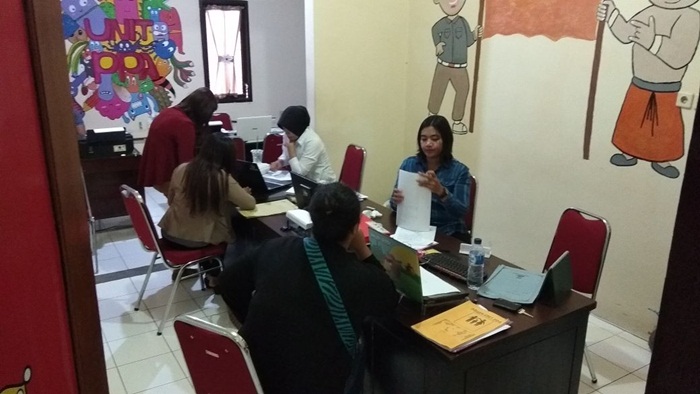 Sejumlah korban saat melapor ke petugas Polres Blitar Kota.