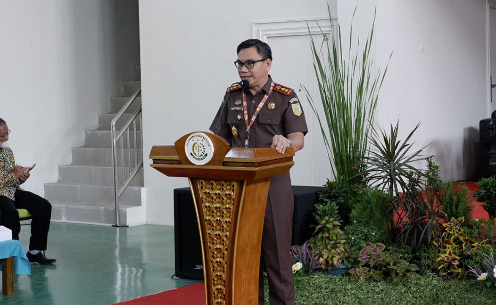 Kajari Nganjuk Nophy Tennophero Suoth saat memberikan sambutan dalam diskusi panel bersama pelajar.
