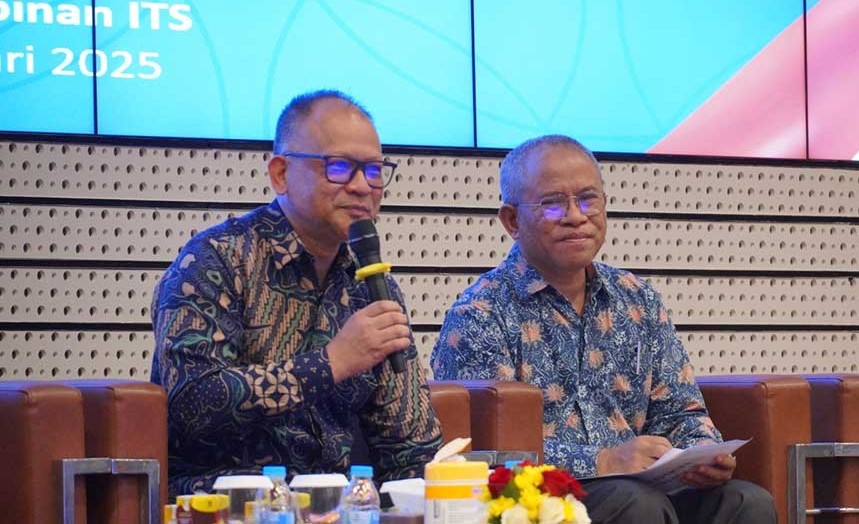 Dirjen Diktisaintek, Khairul Munadi (kiri) saat menjadi pembicara di acara Sekolah Kepemimpinan ITS. (ist)