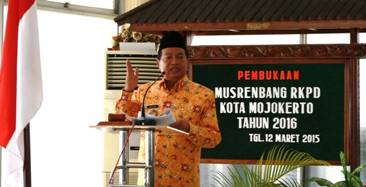 Walikota saat menyampaikan sambutannya dalam pembukaan MUSREMBANG RKPD di Pendopo Graha Praja Wijaya. foto: Rochmad Aris/BangsaOnline.com