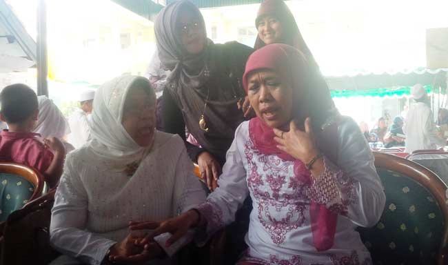 Mensos Khofifah Indar Parawansa saat di SMA Khodijah Surabaya Jawa Timur. foto: didi rosadi