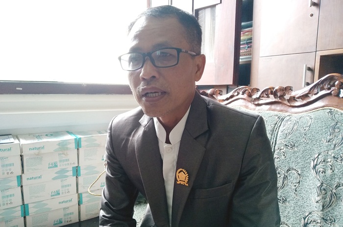 Sekretaris Komisi D DPRD Kota Malang Sugiono, saat ditemui di ruang kerjanya usai sidak UNBK di SDN Percobaan 2 dan SMPN 15, Selasa (23/04). foto: IWAN IRAWAN/ BANGSAONLINE