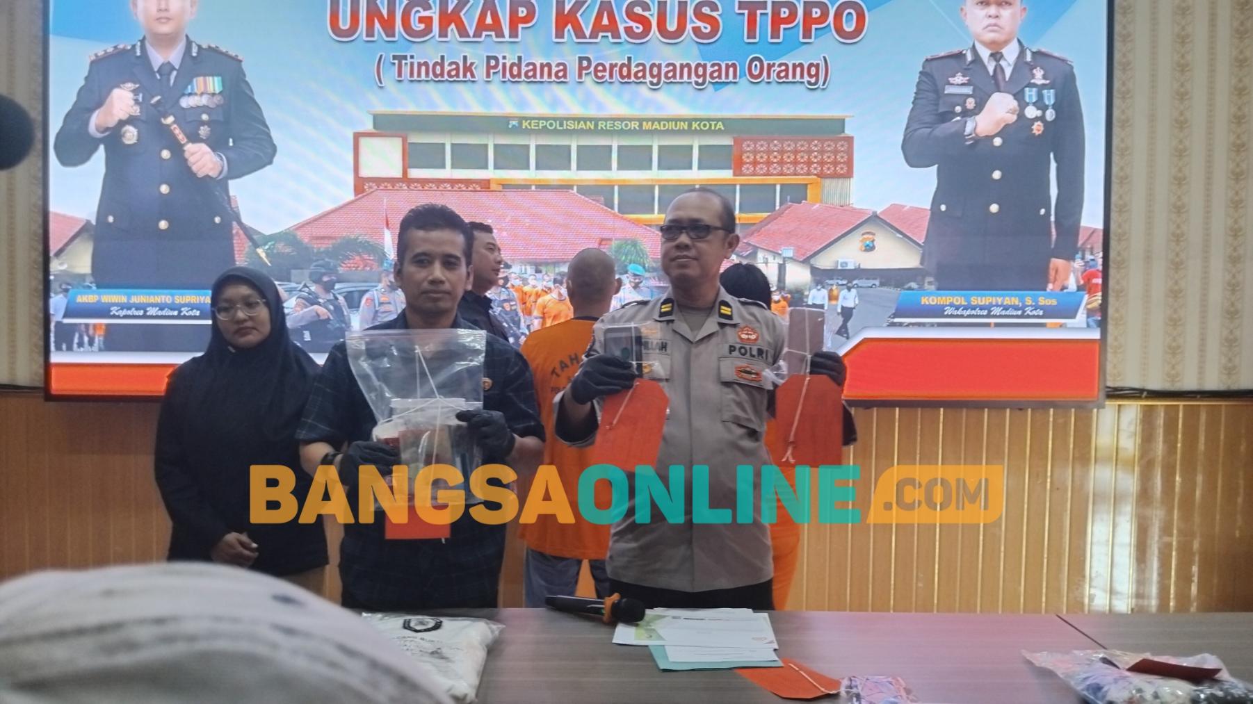 Konferensi pers Polres Madiun Kota dalam pengungkapan kasus TPPO. Foto: Hendro Suhartono/BANGSAONLINE