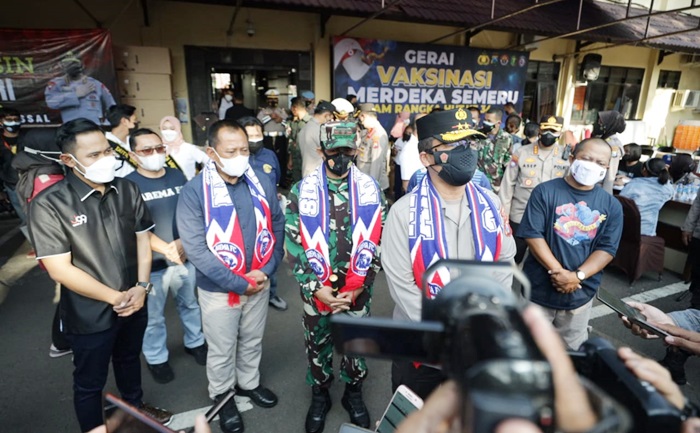 Pangdam V Brawijaya Mayjen TNI Suharyanto, Kapolda Jawa Timur Irjen Pol Nico Afinta, Sekdaprov Jatim Heru Tjahjono hadiri Vaksinasi Merdeka Semeru se-Malang Raya.