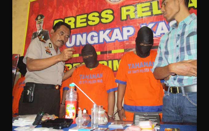 Kapolsek Waru Kompol M Fatoni saat press release, kemarin.