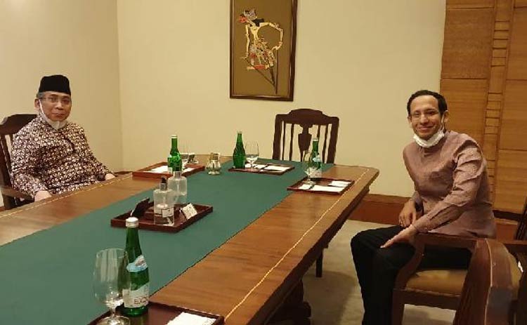 Katib Aam Syuriah PBNU Yahya Staquf saat bertemu Mendikbud Nadiem Makarim. foto: istimewa/ Tempo