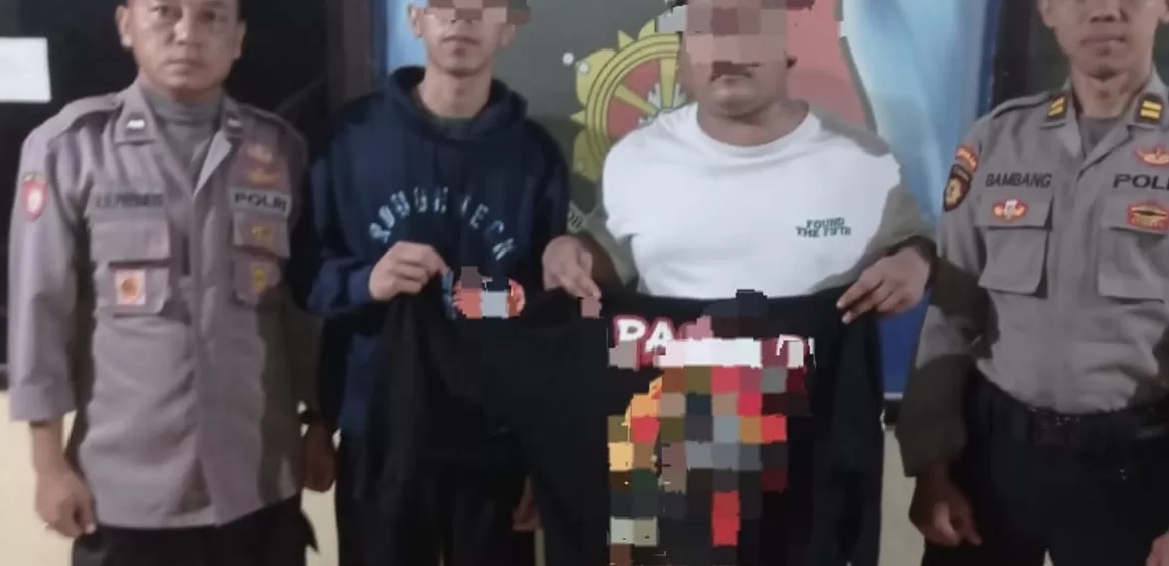 Dua pemuda yang viral usai aksi naik motor sambil nyalakan petasan saat berada di Polsek Babat