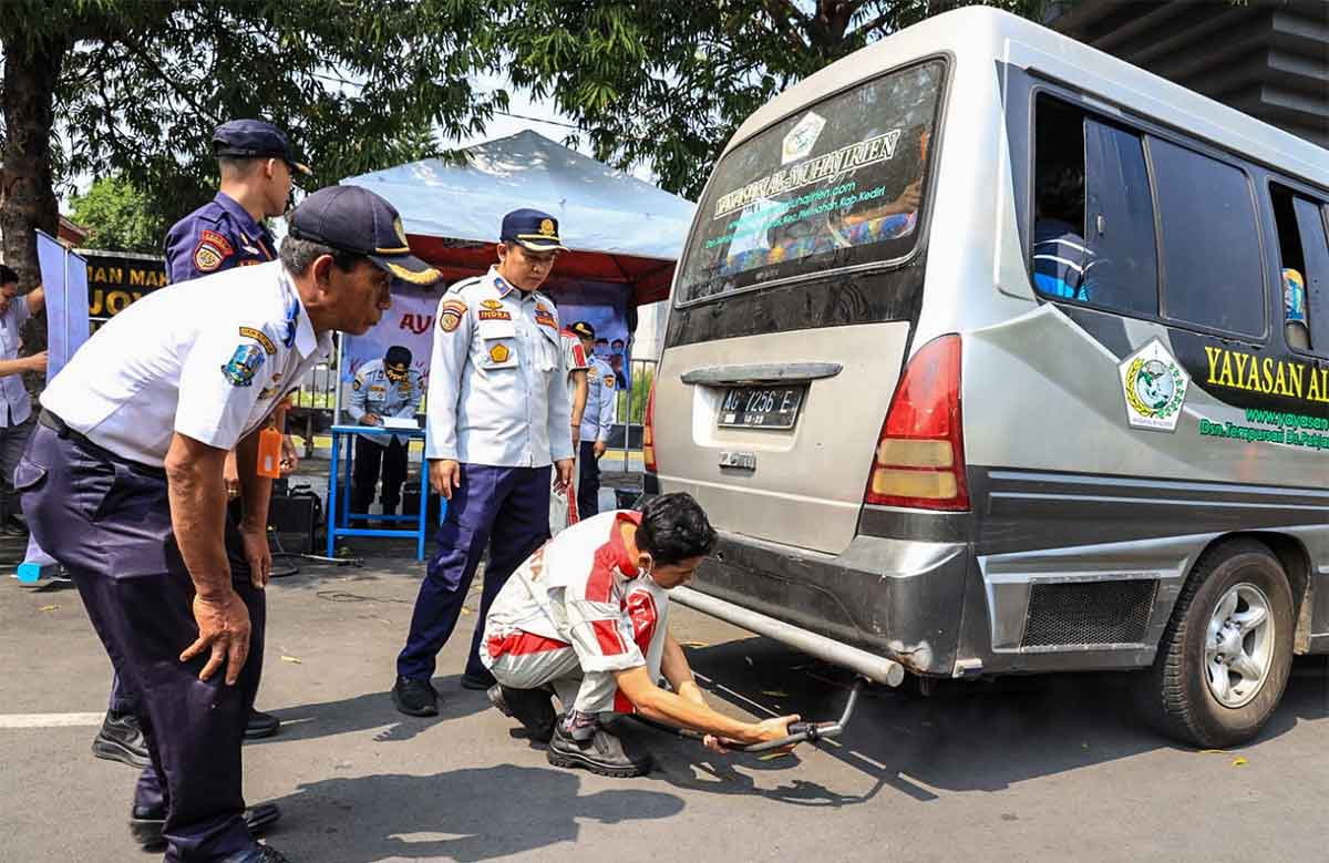 Perdana Digelar, Dishub Kota Kediri Lakukan Uji Emisi Gas Buangan untuk Kendaraan Roda 4