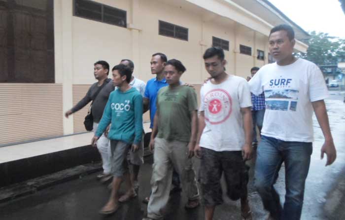 Keempat pelaku saat digelandang ke Mapolres Sidoarjo.