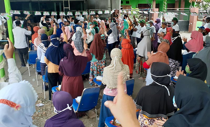 Warga Mojokerto secara gegap gempita mendukung Ikbar pada kampanye terakhir hari ini, Sabtu (5/12/2020). foto: rochmad aris/ bangsaonline.com