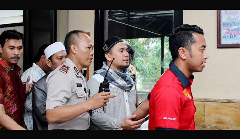 TERSANGKA CABUL: Saipul Jamil usai menjalani tes urine di Gedung Laboratorium Badan Narkotika Nasional (BNN), Jakarta, Jumat (19/2). 