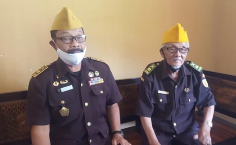 Sumilan, Ketua Legiun Veteran Republik Indonesia (LVRI) Kabupaten Kediri (kiri) dan Tari, pelaku sejarah 10 November 1945. foto: Kominfo