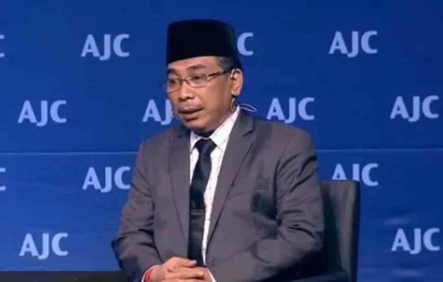 Tanoak KH Yahya Cholil Staquf  atau Gus Yahya ketika menjadi pembicara dalam kegiatan diskusi yang diprakarsai oleh American Jewish Committee (AJC) Global Forum di Yerusalem, Israel. Foto: BBC