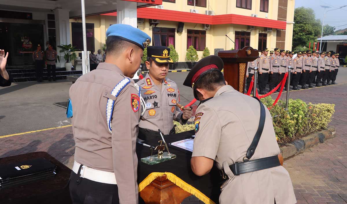 Sertijab atau serah terima jabatan yang berlangsung di Mapolres Pasuruan.