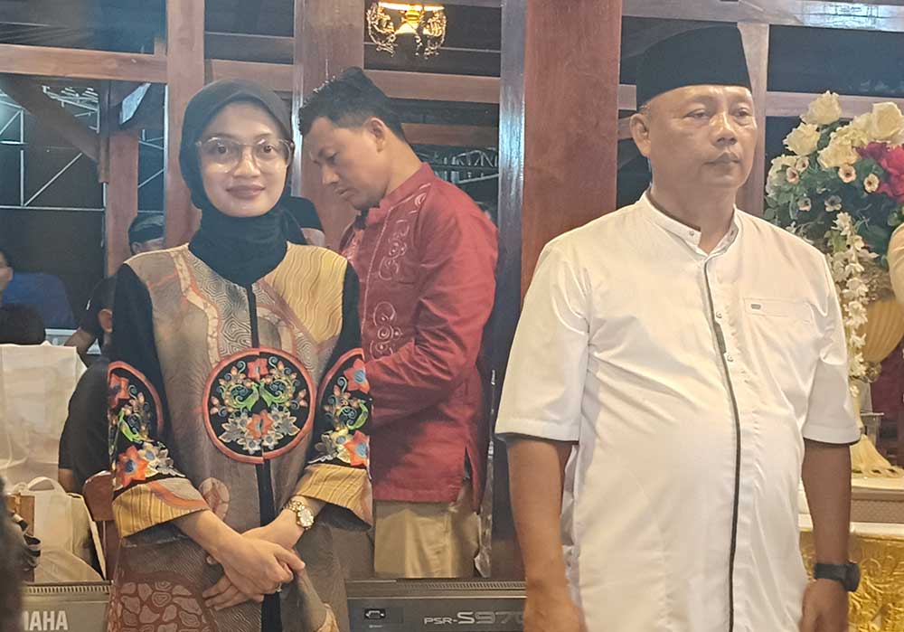 Wali Kota Kediri, Vinanda Prameswati, didampingi Ayahanda, AKBP Edy Herwiyanto. Foto: Muji Harjita/BANGSAONLINE.