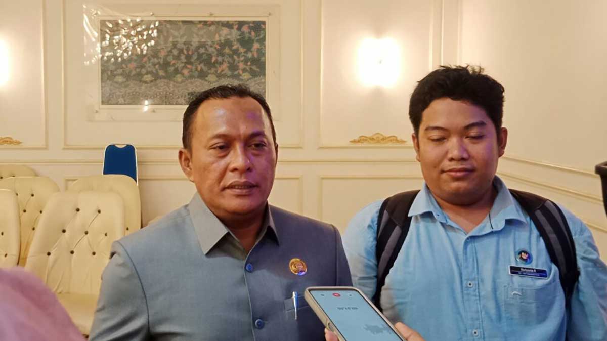 Korwil BGN Pamekasan, Hariyanto (baju biru), bersama Wakil Bupati Pamekasan, Sukriyanto.