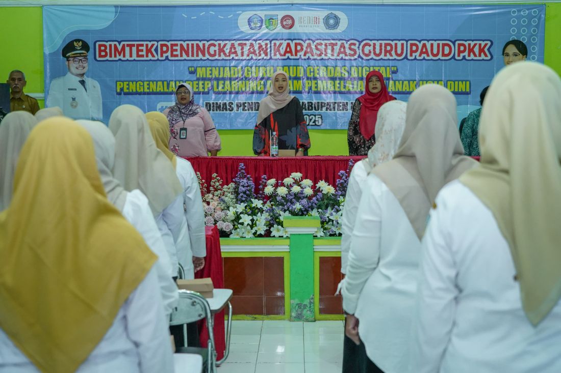 Ketua Tim Penggerak PKK Kabupaten Kediri Eriani Annisa Hanindhito, di acara Bimbingan Teknis (Bimtek) Peningkatan Kapasitas Guru PAUD PKK Kabupaten Kediri. (Ist). 