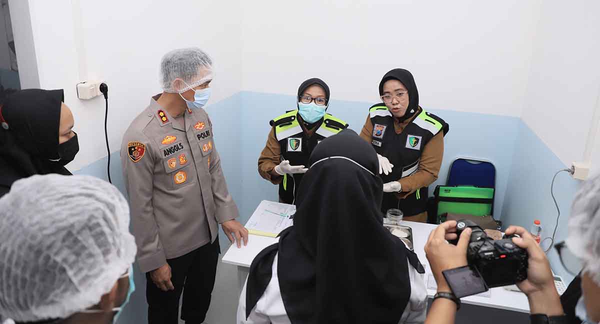 Kapolres Kediri Kota saat meninjau dan melakukan pengecekan ke SPPG Yayasan Usaha Mandiri Sejahtera. Foto: Ist

