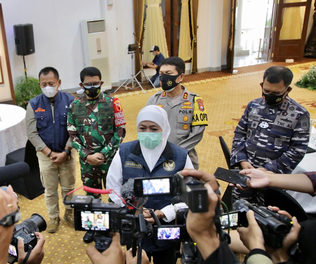 Gubernur Jawa Timur Khofifah Indar Parawansa saat Media Gathering di Gedung Negara Grahadi Surabaya, Sabtu (26/12). foto: ist/ bangsaonline.com