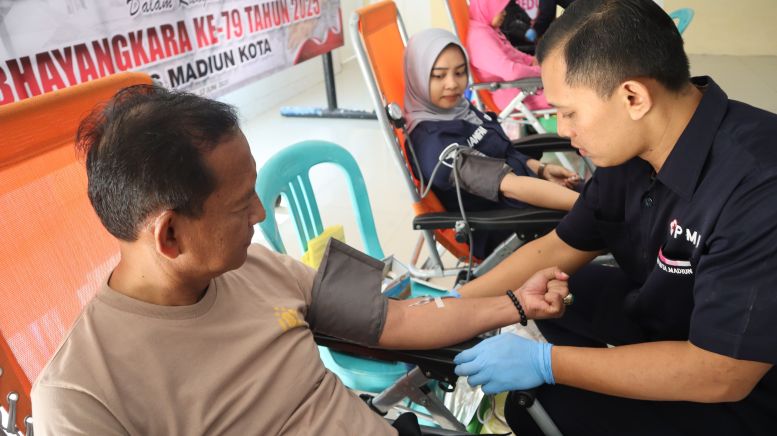 Kegiatan donor darah yang digelar Polres Madiun Kota dalam rangka menyambut Hari Bhayangkara yang ke-79
