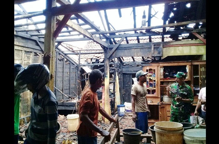 Rumah Janda Tua di Kenduruan Tuban Habis Dilalap Si Jago Merah