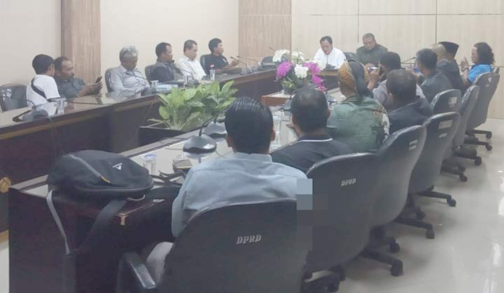 FGD yang digelar Unej membahas polemik PPDB.