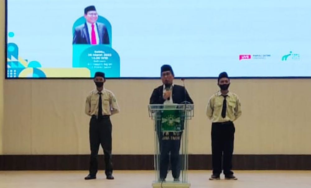 Abdul Halim Iskandar memberikan motivasi kepada para kader IPNU se Jawa Timur yang hadir dalam Millenual Summit 2022 di PWNU Jatim. foto: ist.