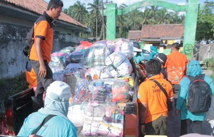 Pemkot Probolinggo membuka posko bantuan untuk para korban erupsi Gunung Semeru.