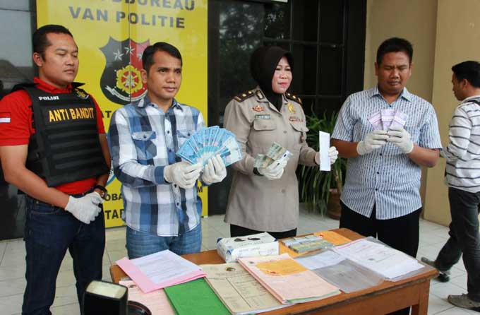 Barang bukti hasil dari pungli saat dirilis di Mapolrestabes.