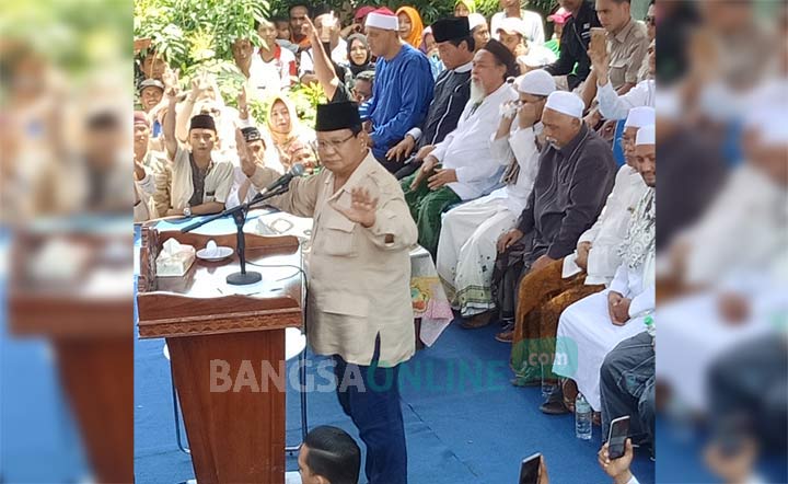 Prabowo saat menyapa kiai, habaib, dan pendukungnya di Pasuruan. foto: FUAD/ BANGSAONLINE