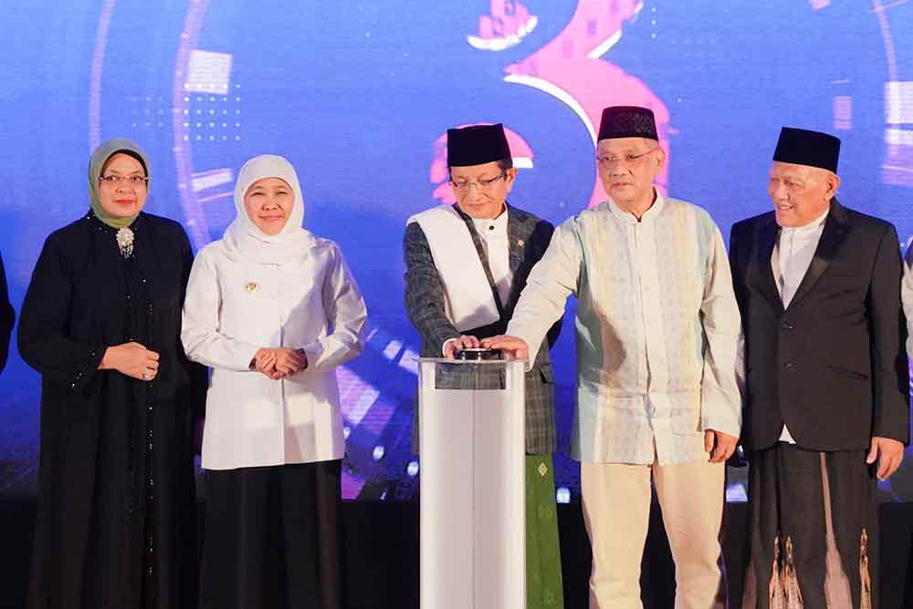 Dari kanan, Pengasuh PP Tebuireng, KH Abdul Hakim Mahfudz; Menteri Haji dan Umrah, Mochamad Irfan Yusuf Hasyim; Menteri Agama, KH. Nasaruddin Umar; serta Gubernur Jatim, Khofifah Indar Parawansa. (Ist)