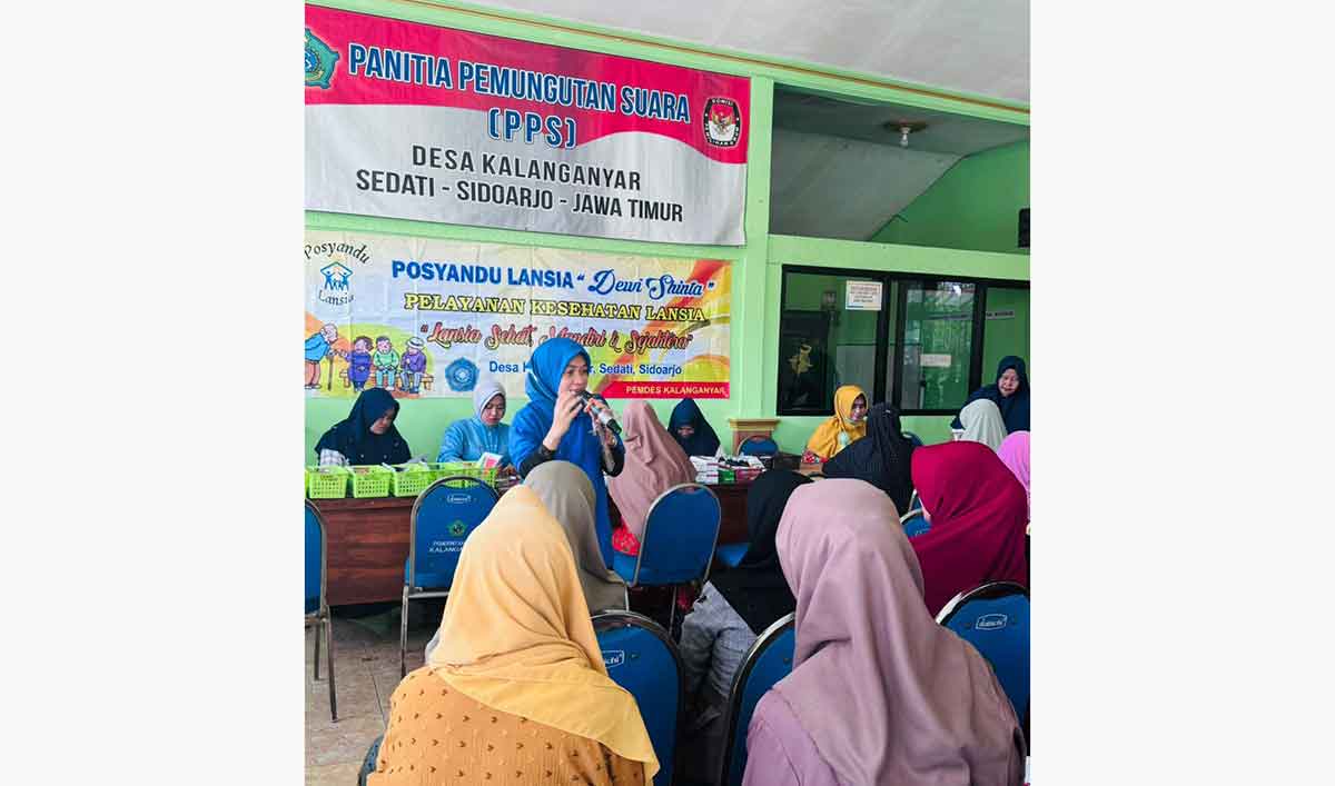STIKes Hang Tuah Surabaya saat melakukan pelatihan hipnotis 5 jari di Posyandu Lansia Desa Kalanganyar, Kecamatan Sedati, Sidoarjo.